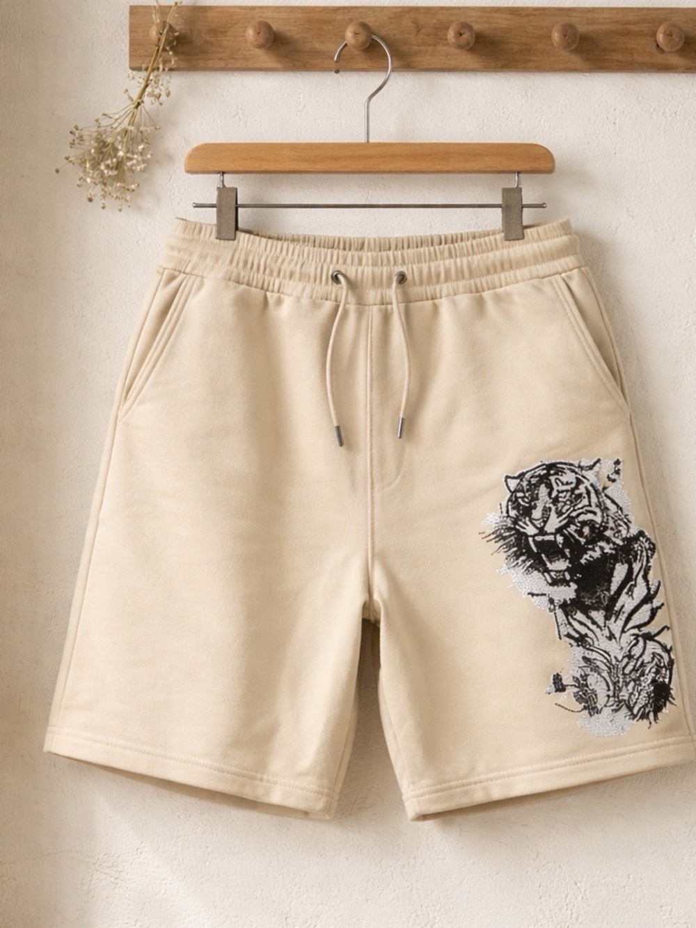 NWT LP Men's Cream Graphic Embroidered 
Tiger Drawstring Shorts | Size XL